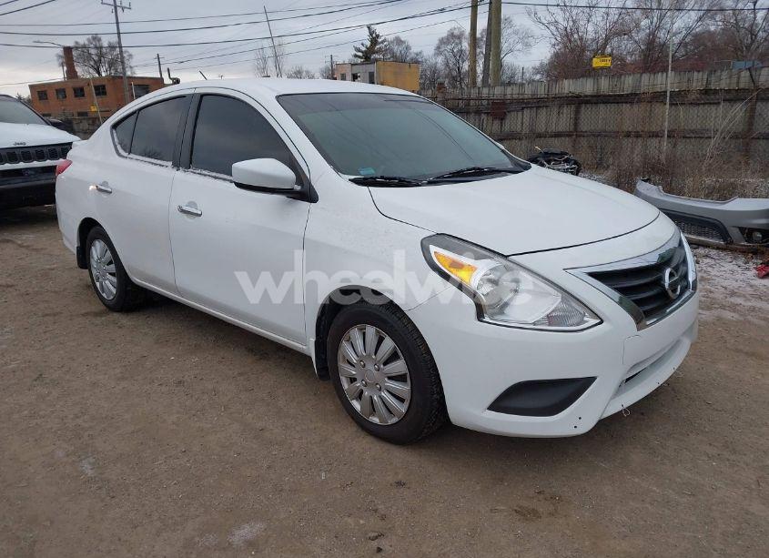 2017 Nissan Versa 1.6 SV (VIN 3N1CN7AP8HK469265) main photo