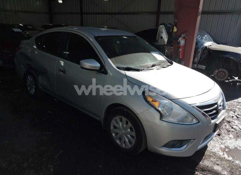 2017 Nissan Versa 1.6 SV (VIN 3N1CN7AP8HL811369) main photo