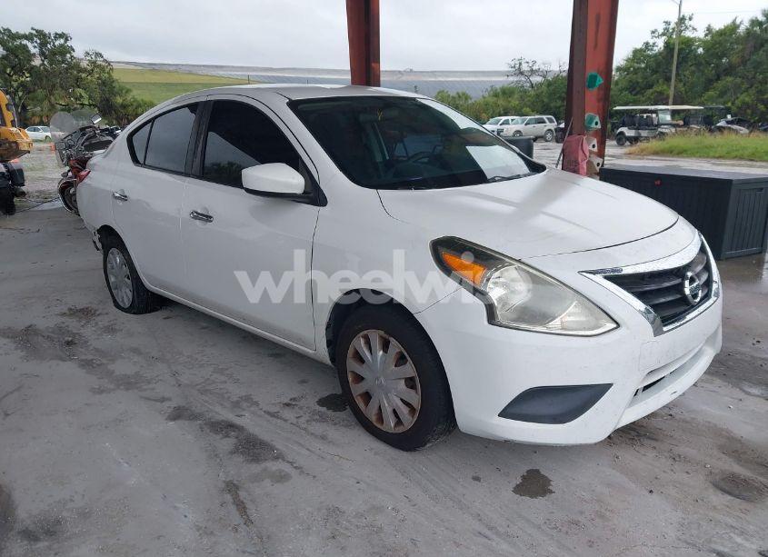 2017 Nissan Versa 1.6 SV (VIN 3N1CN7AP8HL825594) main photo