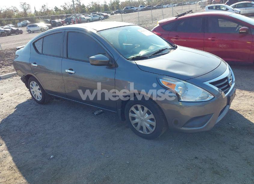 2017 Nissan Versa 1.6 SV (VIN 3N1CN7AP8HL831542) main photo