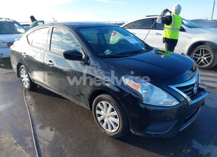 2017 Nissan Versa 1.6 SV (VIN 3N1CN7AP8HL895984) main photo