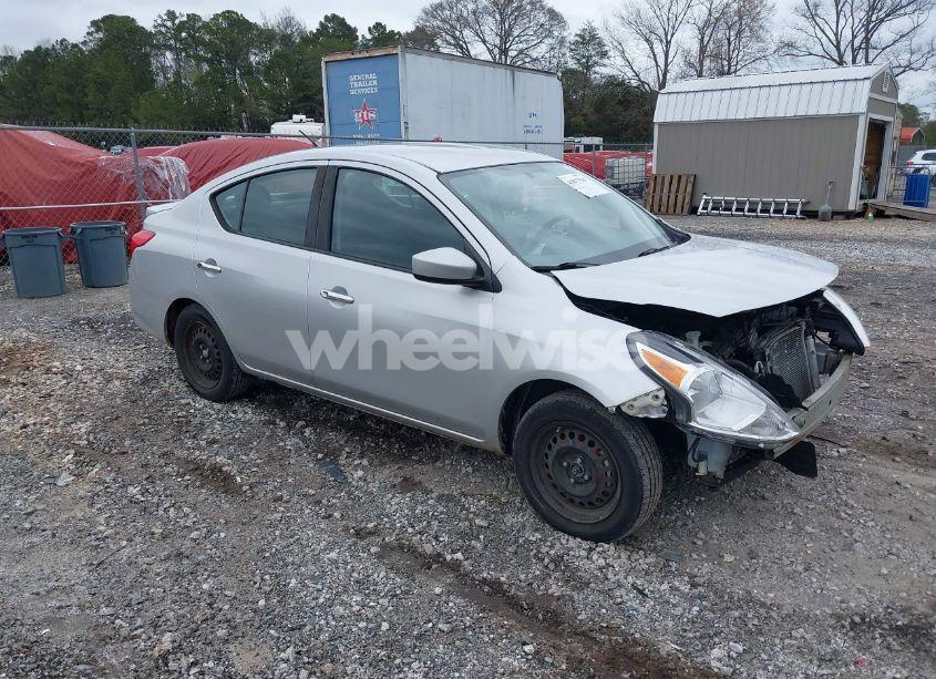 2018 Nissan Versa 1.6 SV (VIN 3N1CN7AP8JL811023) main photo