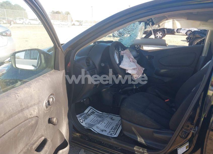 Photo 5 of 2018 Nissan Versa 1.6 S+ (VIN 3N1CN7AP8JL829764)