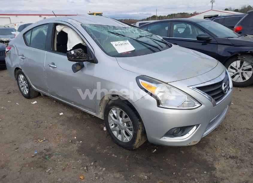 2018 Nissan Versa 1.6 SV (VIN 3N1CN7AP8JL862859) main photo