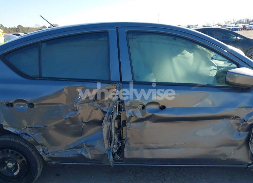 Photo 13 of 2019 Nissan Versa 1.6 S+ (VIN 3N1CN7AP8KL812271)