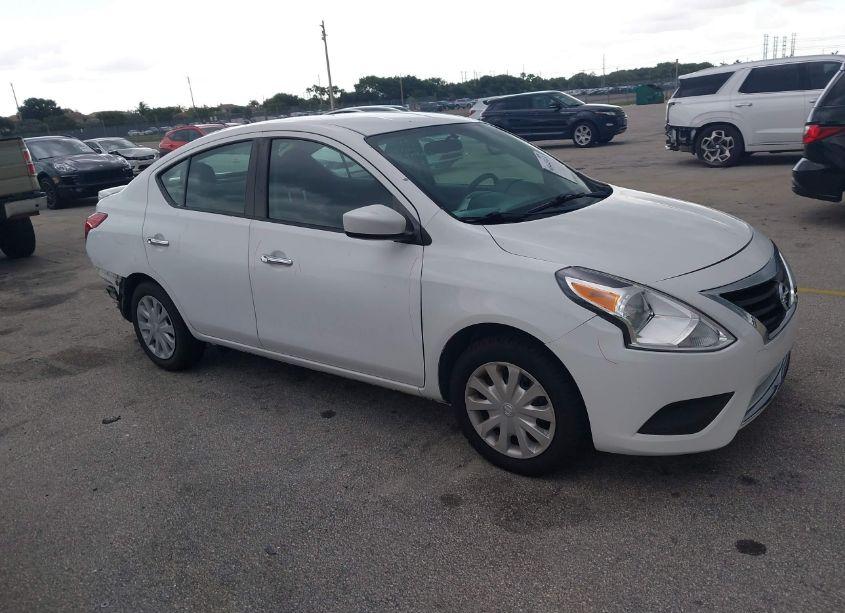 2019 Nissan Versa 1.6 SV (VIN 3N1CN7AP8KL845660) main photo