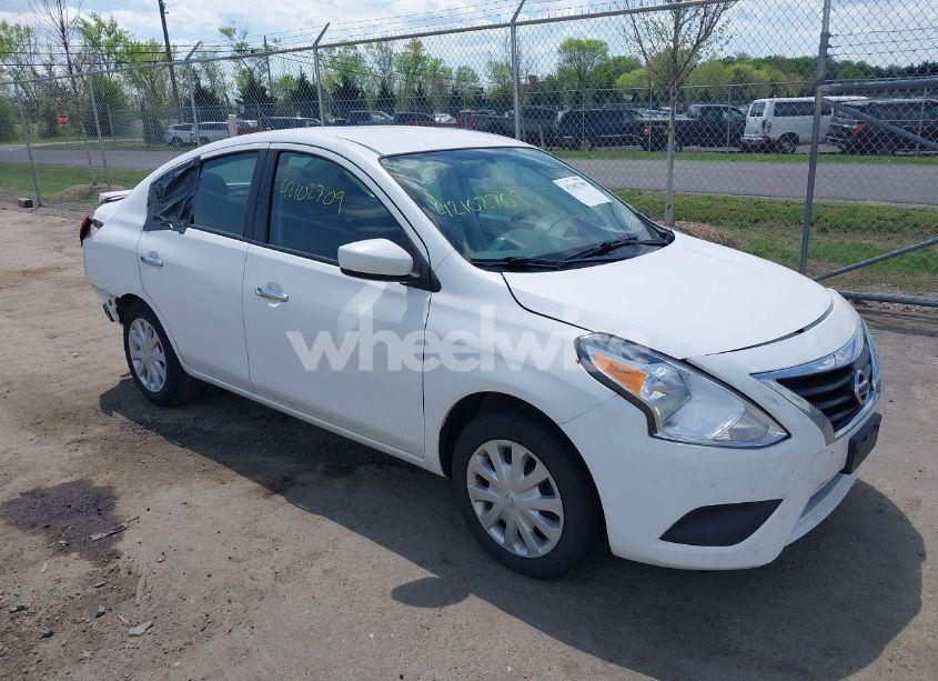 2019 Nissan Versa 1.6 SV (VIN 3N1CN7AP8KL880389) main photo