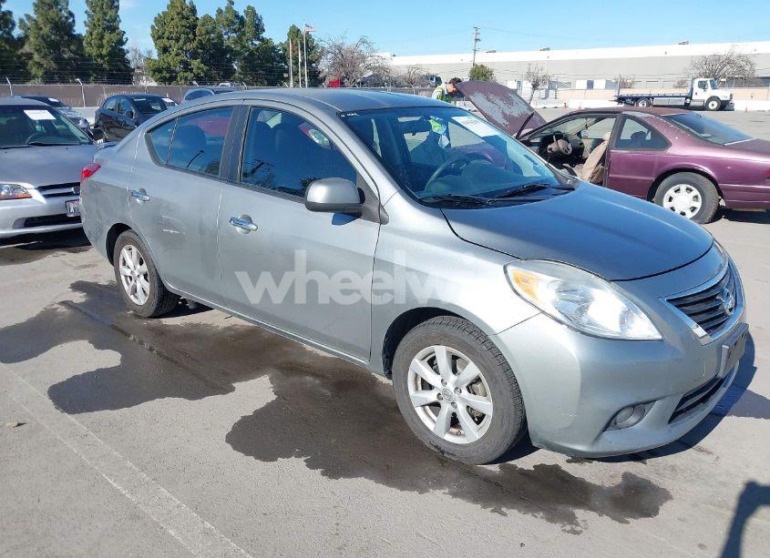 2013 Nissan Versa 1.6 SL (VIN 3N1CN7AP9DL826411) main photo