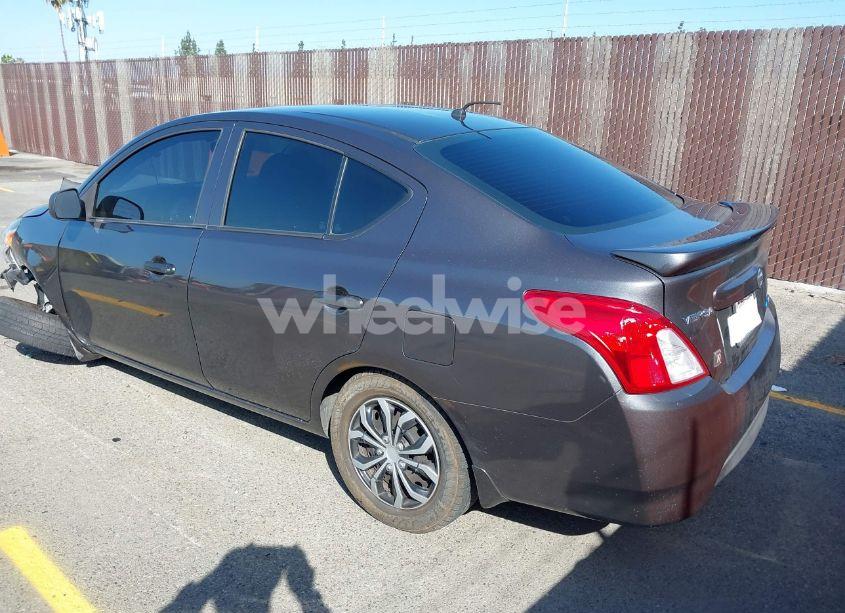 Photo 3 of 2015 Nissan Versa 1.6 S+ (VIN 3N1CN7AP9FL809885)