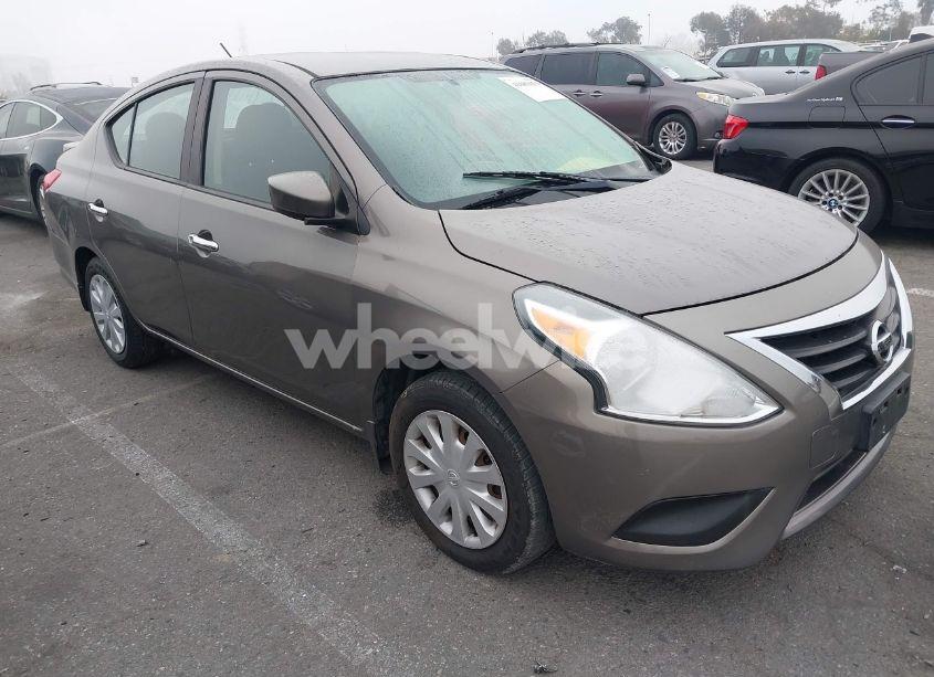 2015 Nissan Versa 1.6 SV (VIN 3N1CN7AP9FL810597) main photo