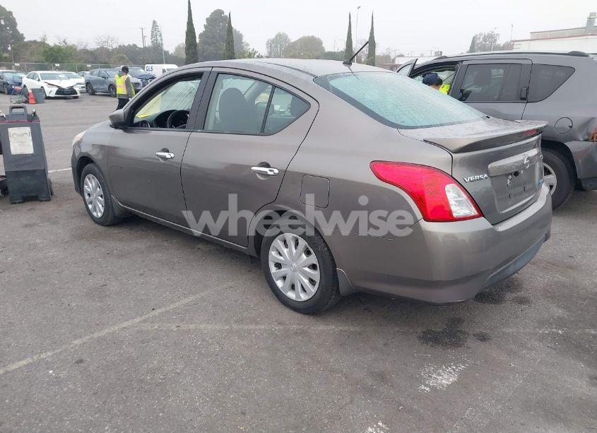Photo 3 of 2015 Nissan Versa 1.6 SV (VIN 3N1CN7AP9FL810597)