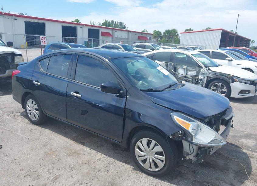 2015 Nissan Versa 1.6 SV (VIN 3N1CN7AP9FL811992) main photo
