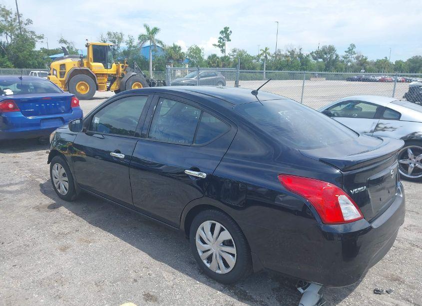 Photo 3 of 2015 Nissan Versa 1.6 SV (VIN 3N1CN7AP9FL811992)