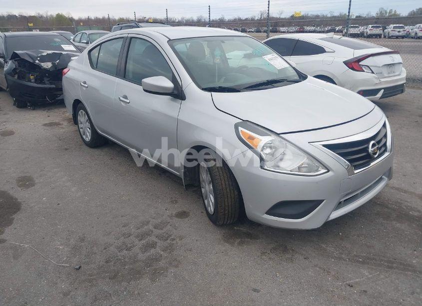 2015 Nissan Versa 1.6 SV (VIN 3N1CN7AP9FL825522) main photo