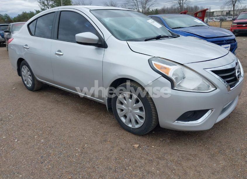 2015 Nissan Versa 1.6 SV (VIN 3N1CN7AP9FL863798) main photo