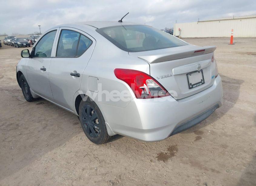 Photo 3 of 2015 Nissan Versa 1.6 S+ (VIN 3N1CN7AP9FL880505)