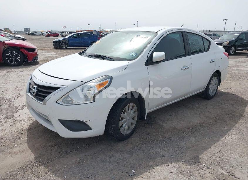 Photo 2 of 2015 Nissan Versa 1.6 SV (VIN 3N1CN7AP9FL893352)