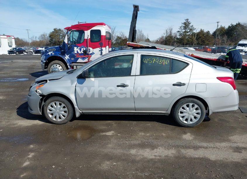 Photo 14 of 2015 Nissan Versa 1.6 S (VIN 3N1CN7AP9FL953288)