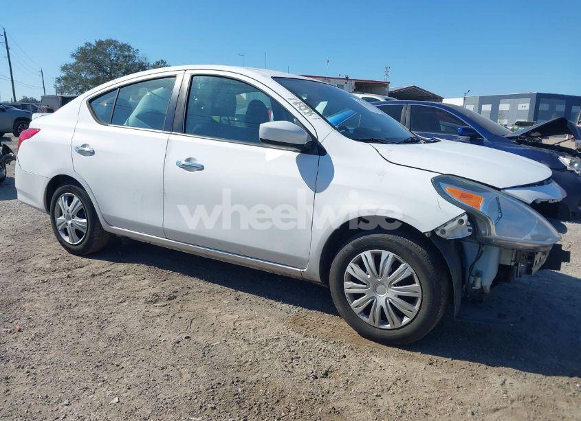 2017 Nissan Versa 1.6 SV (VIN 3N1CN7AP9HL863206) main photo