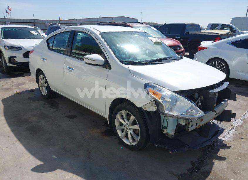 2017 Nissan Versa 1.6 SL (VIN 3N1CN7AP9HL869944) main photo