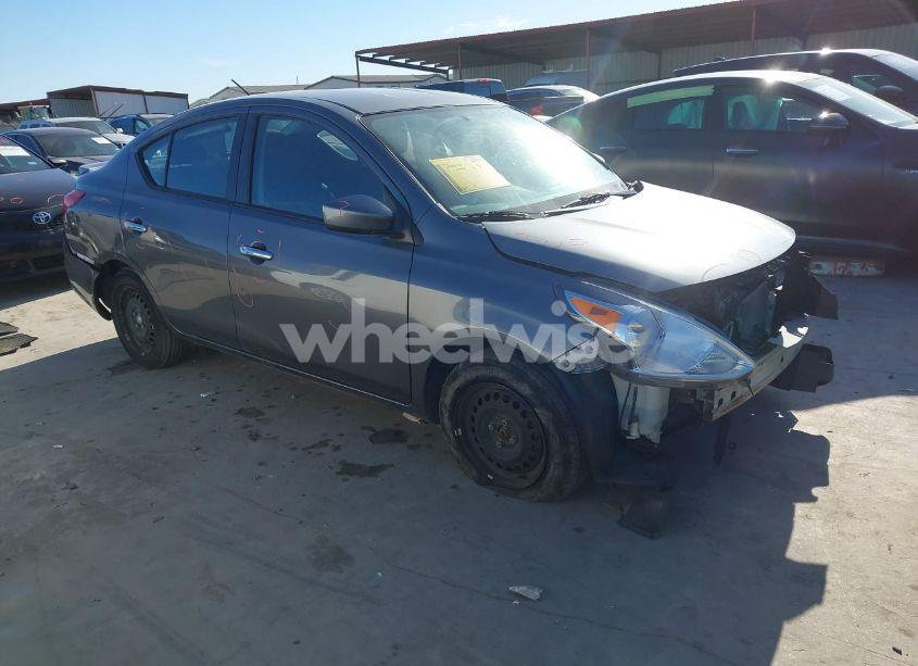 2018 Nissan Versa 1.6 SV (VIN 3N1CN7AP9JL813735) main photo