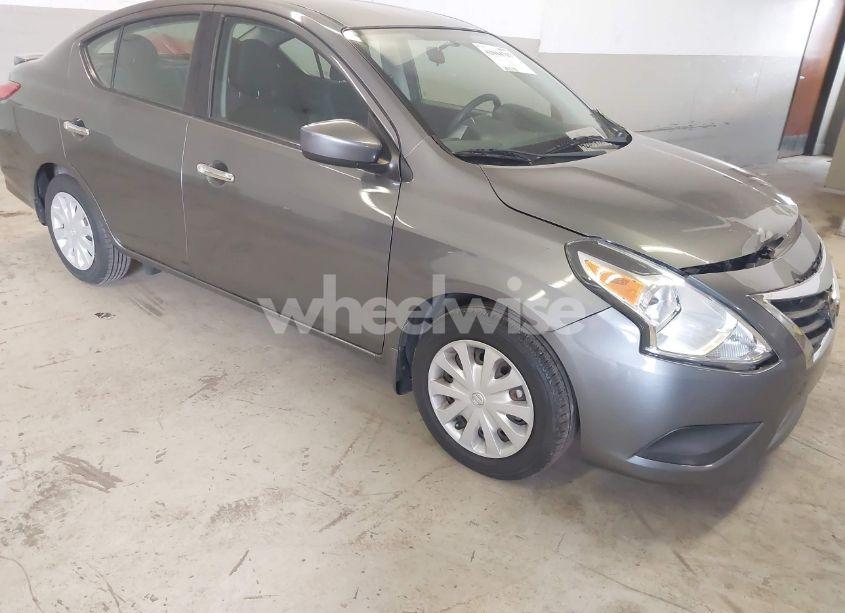 2018 Nissan Versa 1.6 SV (VIN 3N1CN7AP9JL832558) main photo