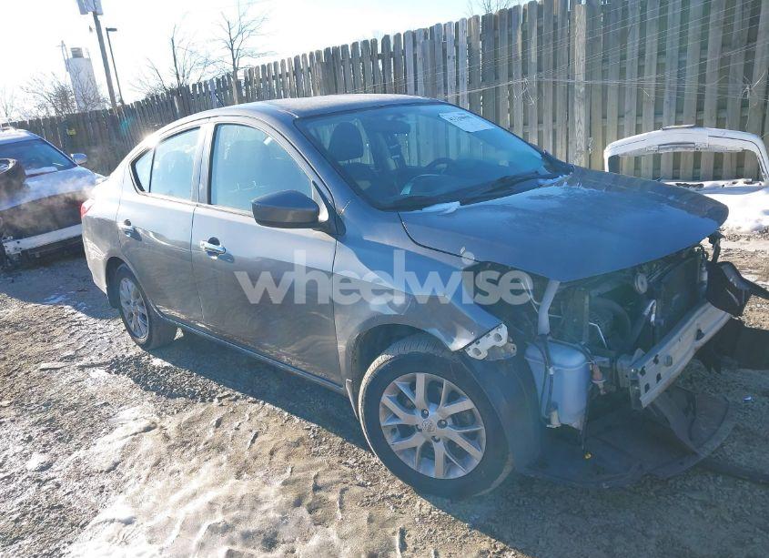 2018 Nissan Versa 1.6 SV (VIN 3N1CN7AP9JL839798) main photo