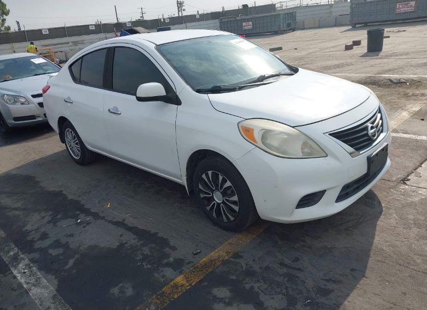 2013 Nissan Versa 1.6 SV (VIN 3N1CN7APXDL886035) main photo