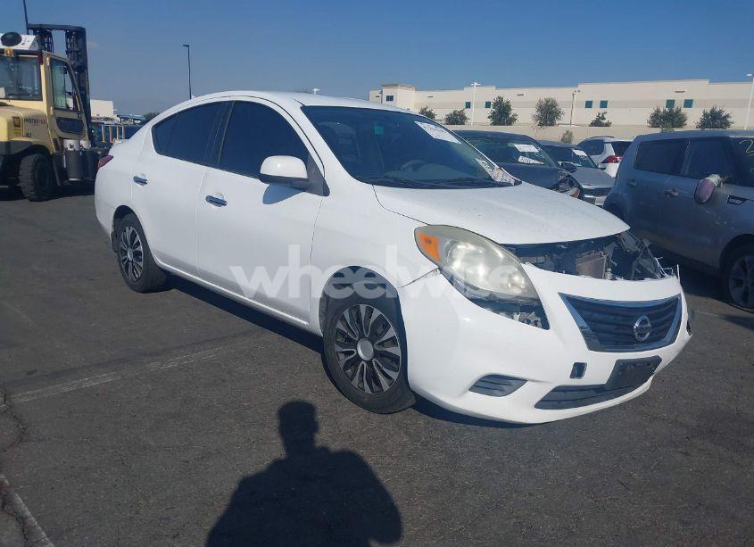 2013 Nissan Versa 1.6 SV (VIN 3N1CN7APXDL892319) main photo