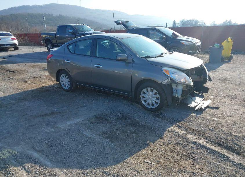 2014 Nissan Versa 1.6 S/1.6 S+/1.6 SL/1.6 SV (VIN 3N1CN7APXEK464211) main photo