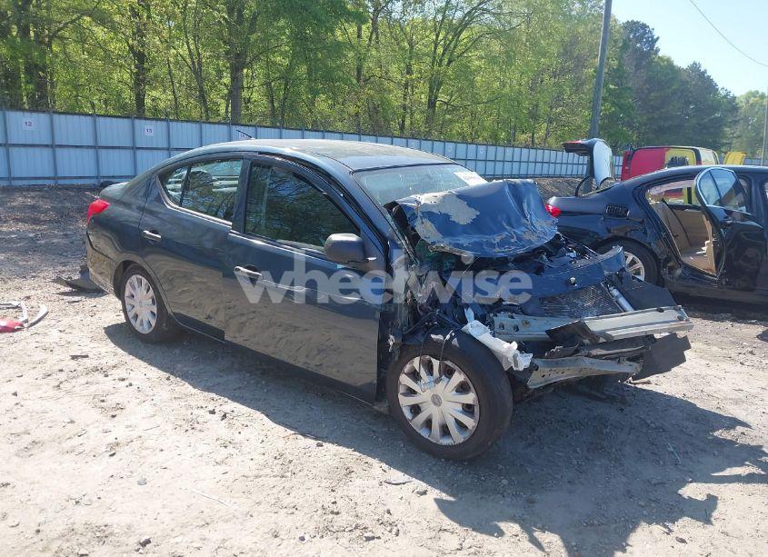 2015 Nissan Versa 1.6 S (VIN 3N1CN7APXFL813704) main photo