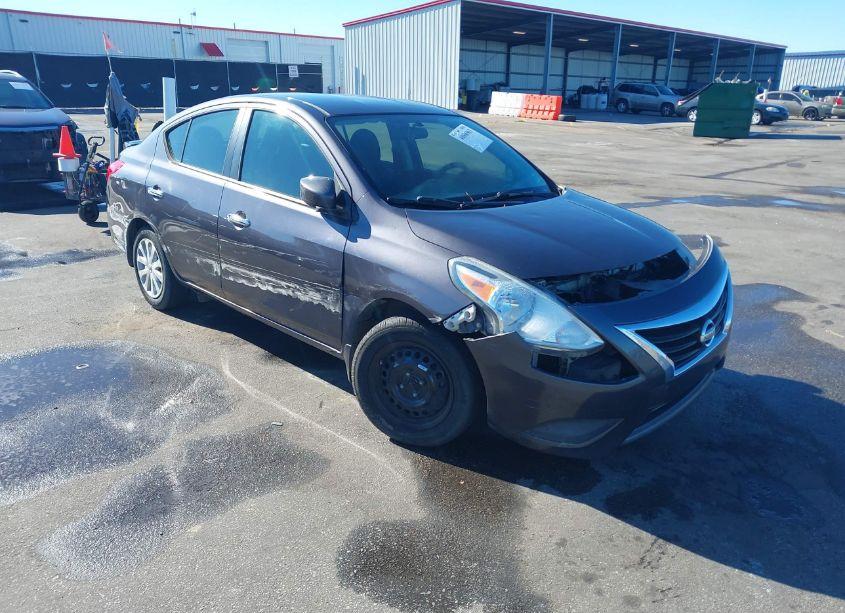 2015 Nissan Versa 1.6 SV (VIN 3N1CN7APXFL818420) main photo