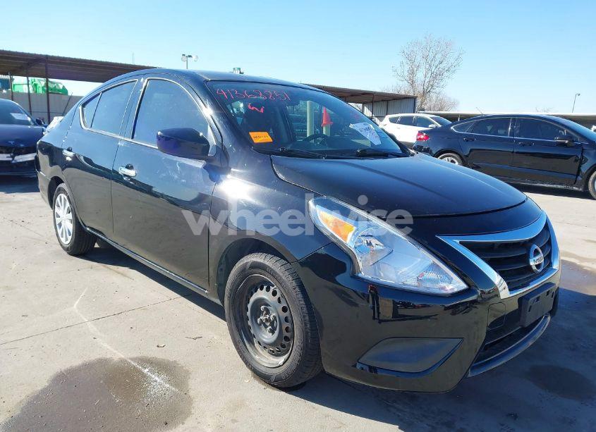2015 Nissan Versa 1.6 SV (VIN 3N1CN7APXFL864555) main photo