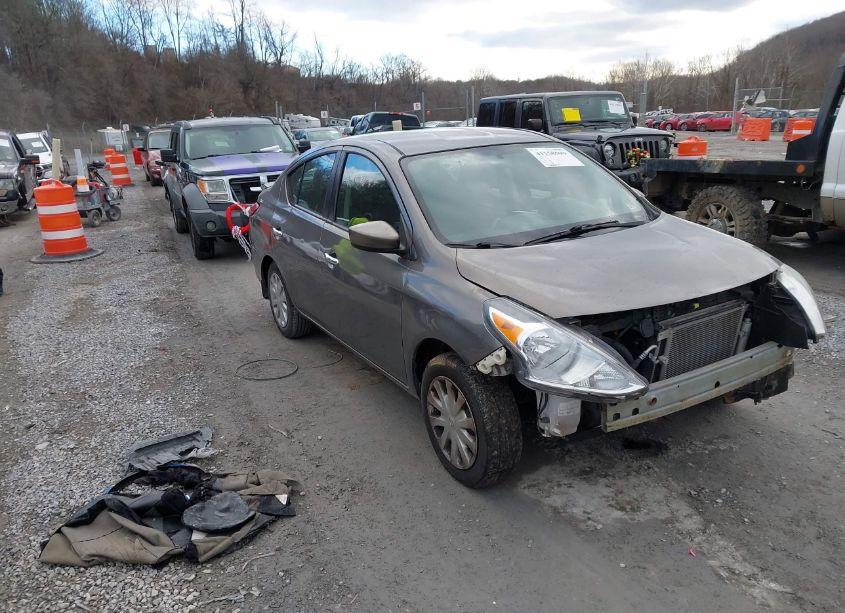 2015 Nissan Versa 1.6 SV (VIN 3N1CN7APXFL894574) main photo