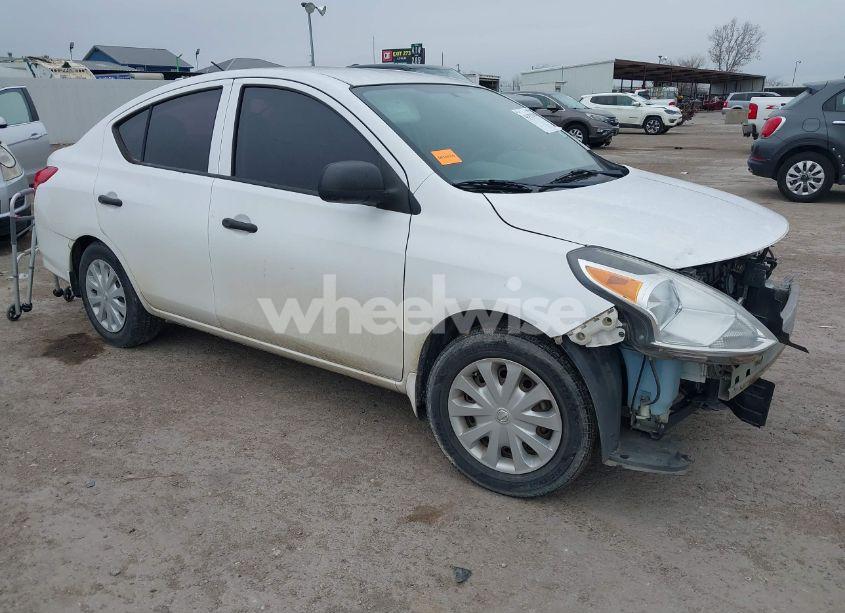 2015 Nissan Versa 1.6 S (VIN 3N1CN7APXFL909879) main photo