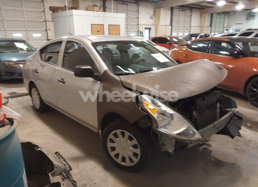 2015 Nissan Versa 1.6 S (VIN 3N1CN7APXFL930201) main photo