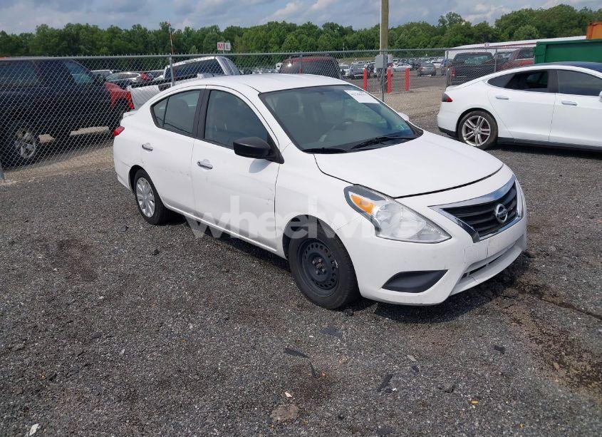 2016 Nissan Versa (VIN 3N1CN7APXGL886461) main photo