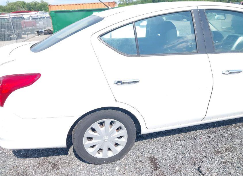 Photo 13 of 2016 Nissan Versa (VIN 3N1CN7APXGL886461)