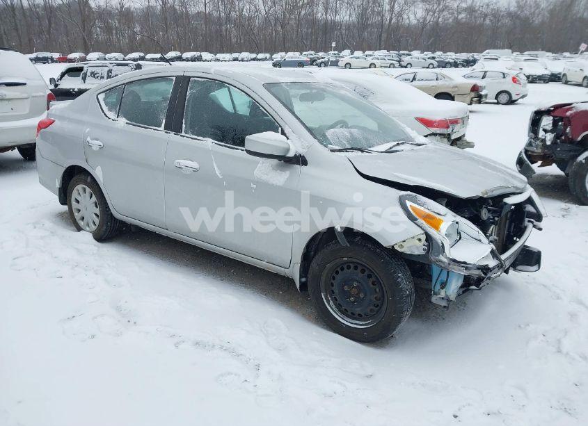 2017 Nissan Versa 1.6 SV (VIN 3N1CN7APXHK472121) main photo