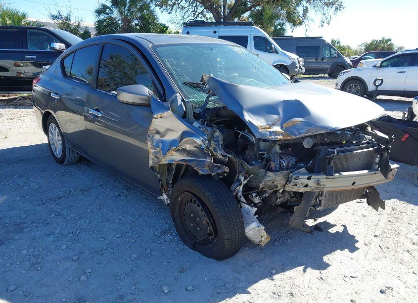 2018 Nissan Versa 1.6 SV (VIN 3N1CN7APXJL842595) main photo