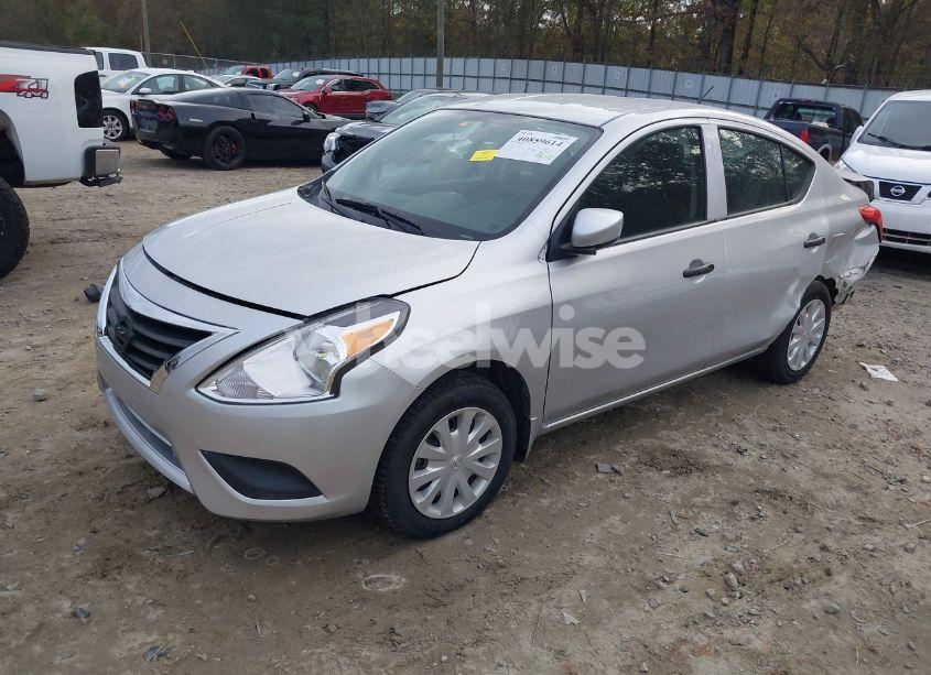 Photo 2 of 2019 Nissan Versa 1.6 S (VIN 3N1CN7APXKL821716)