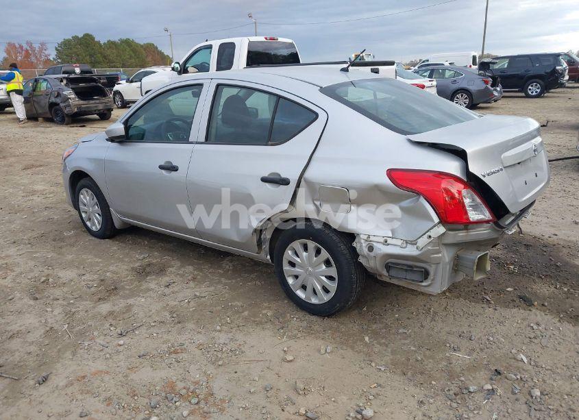 Photo 3 of 2019 Nissan Versa 1.6 S (VIN 3N1CN7APXKL821716)