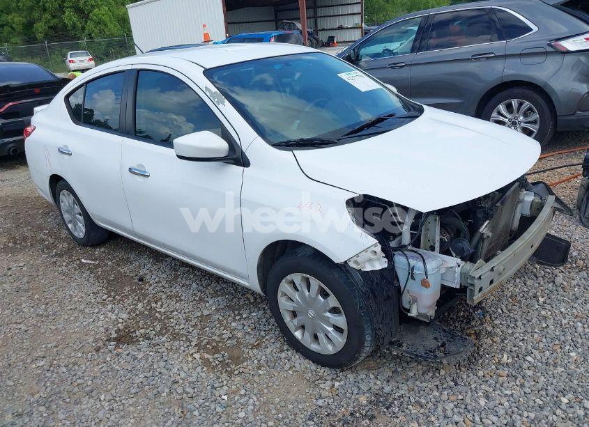 2019 Nissan Versa 1.6 SV (VIN 3N1CN7APXKL831677) main photo