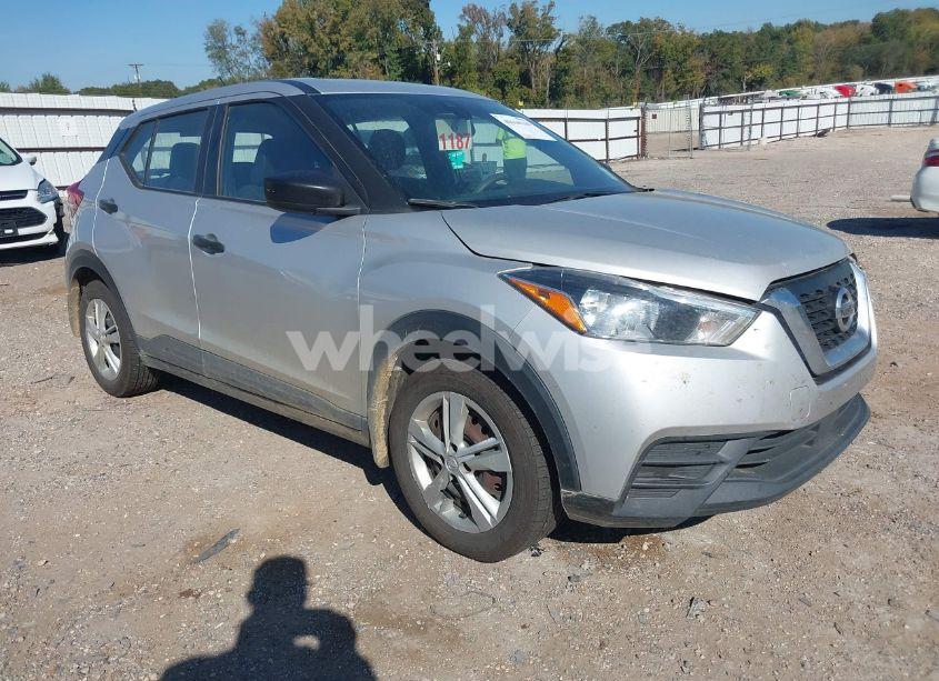 2020 Nissan Kicks S (VIN 3N1CP5BV2LL524341) main photo