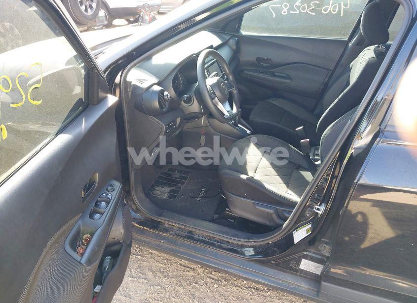 Photo 5 of 2020 Nissan Kicks S XTRONIC CVT (VIN 3N1CP5BV4LL580099)