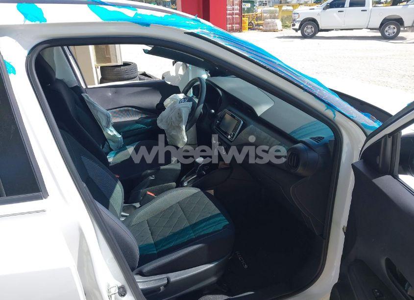 Photo 5 of 2020 Nissan Kicks S XTRONIC CVT (VIN 3N1CP5BV5LL557298)