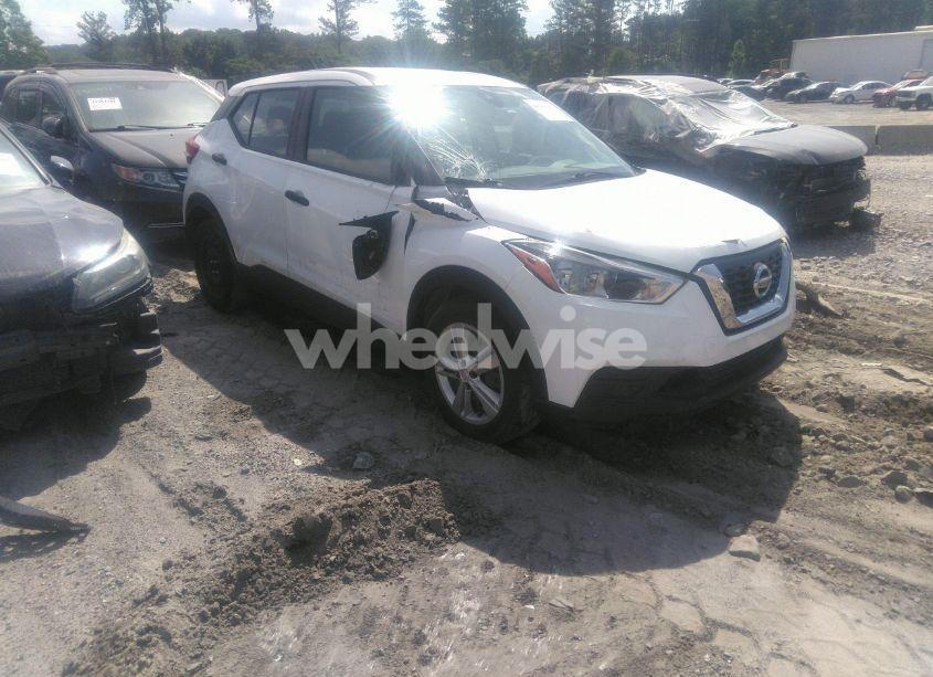 2020 Nissan Kicks S XTRONIC CVT (VIN 3N1CP5BV7LL526196) main photo
