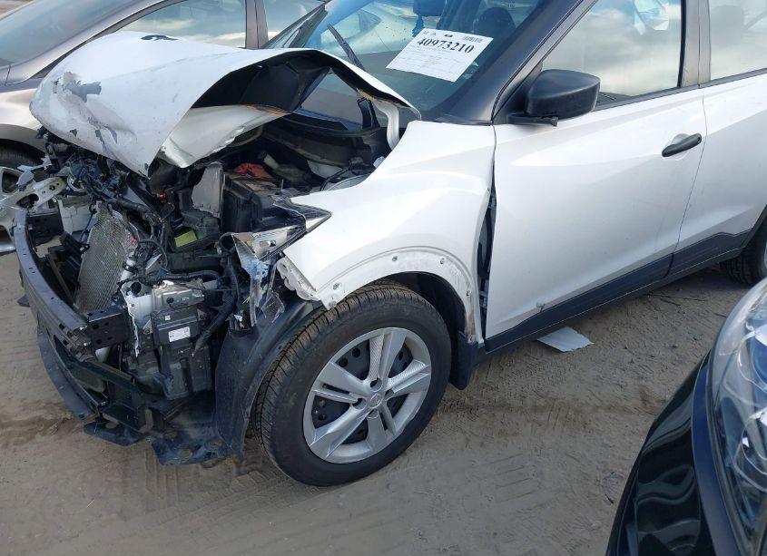 Photo 2 of 2022 Nissan Kicks S XTRONIC CVT (VIN 3N1CP5BV8NL505196)