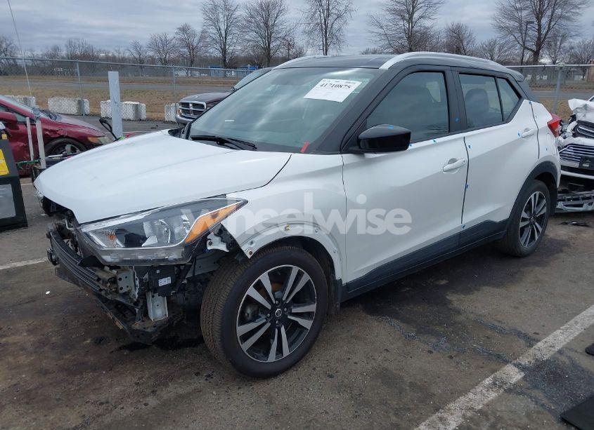 Photo 2 of 2018 Nissan Kicks SV (VIN 3N1CP5CU0JL510389)