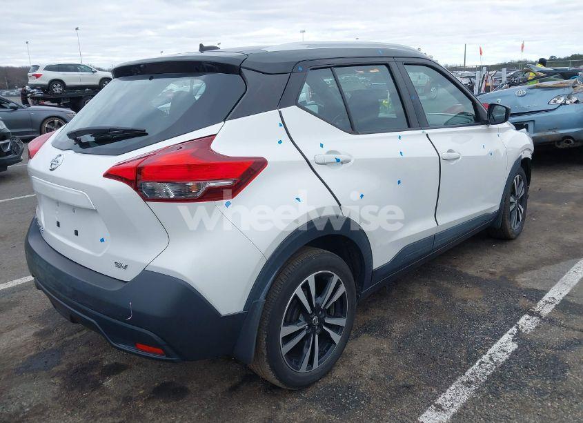 Photo 4 of 2018 Nissan Kicks SV (VIN 3N1CP5CU0JL510389)